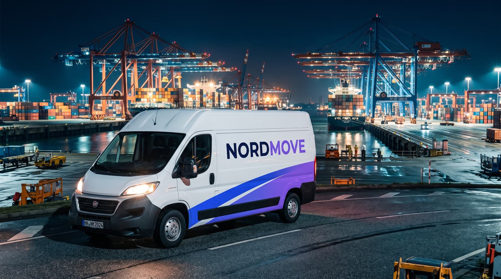 Nord Move Transporter im Hamburger Hafen bei Nacht